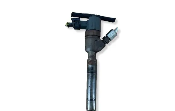Hyundai i30 Fuel injector 0445110256