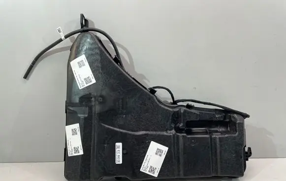 BMW 5 G60 G61 Windshield washer fluid reservoir/tank 7011095