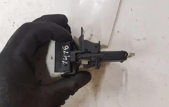 Volvo V40 Ignition lock 28227917 CCAB09LP0300T0 30659639
