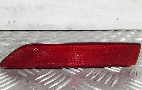 Honda CR-V Rear tail light reflector p6368l