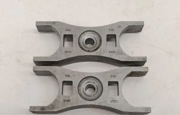 Volkswagen Golf VII Fuel Injector clamp holder 04L216