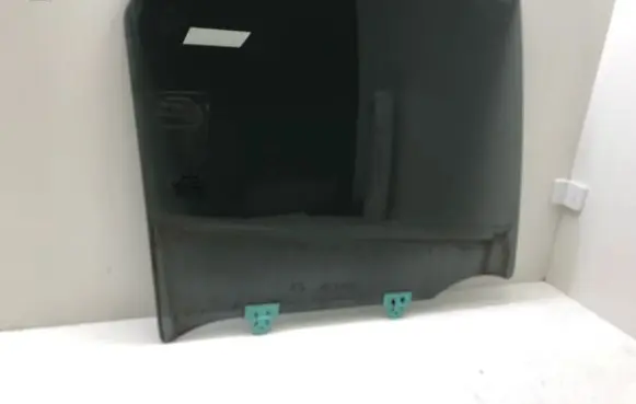 Nissan Juke I F15 Rear door window glass