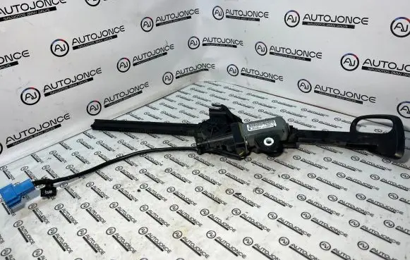 Mercedes-Benz C W205 Seat belt adjustment motor A2058600282 308362899