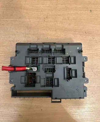 BMW 3 E90 E91 Fuse module 10688710