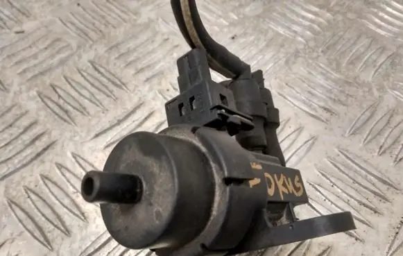 Ford Focus Turbo solenoid valve 98AB9E882