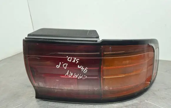 Toyota Camry Rear/tail lights 32123 E134517