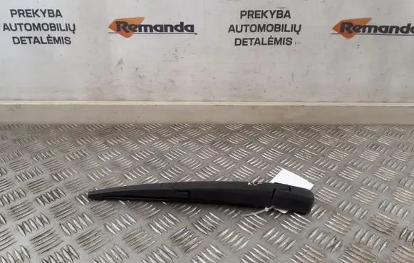 Rear wiper blade arm