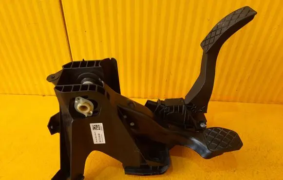Volkswagen Golf VII Pedal assembly 5Q1721058AM