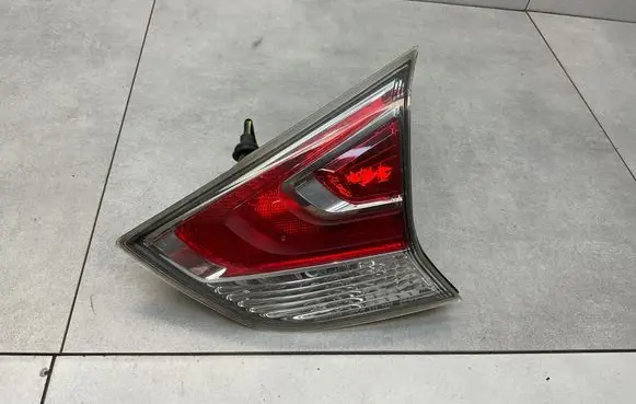 Nissan X-Trail T32 Tailgate rear/tail lights 