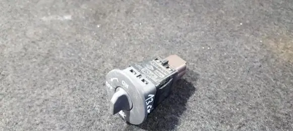 Passenger airbag on/off switch
