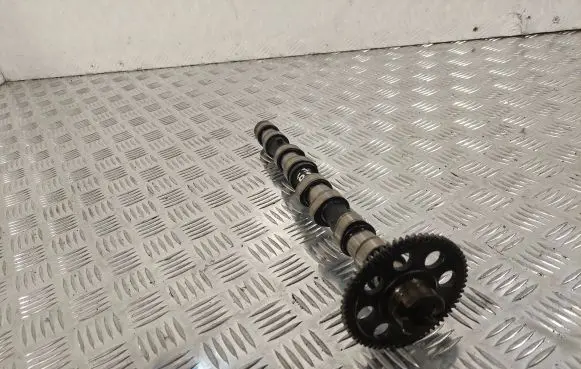 Toyota Avensis T250 Camshaft 135010R010