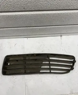 Audi A6 S6 C4 4A Quarter panel pressure vent 8D0807345D