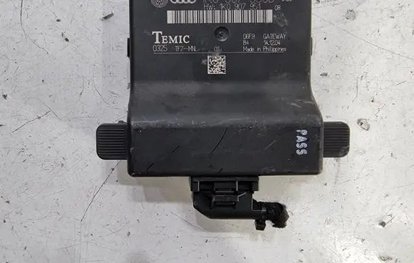 Audi A3 S3 8P Gateway control module 1K0907530D 1K0907951
