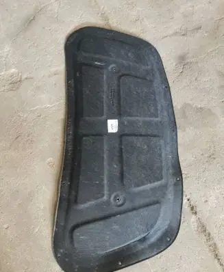 Engine bonnet/hood sound/heat insulation