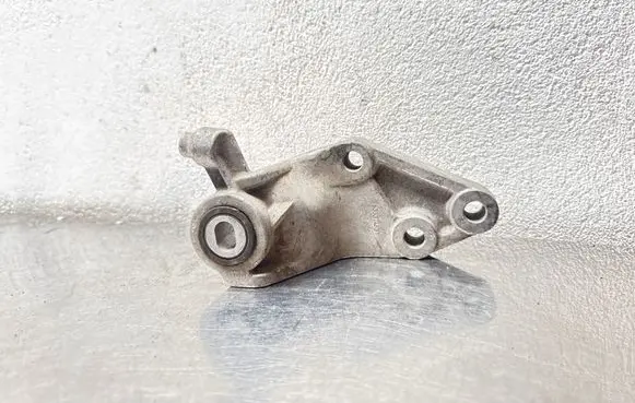 Opel Corsa D Engine mounting bracket 633374581