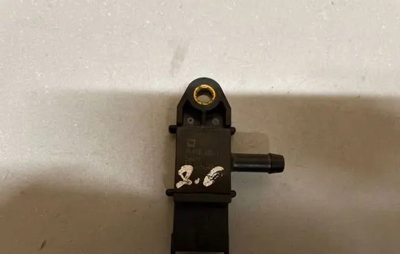 Opel Astra J Crankshaft speed sensor 55566186
