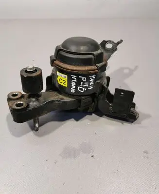 Toyota Yaris Engine mount bracket