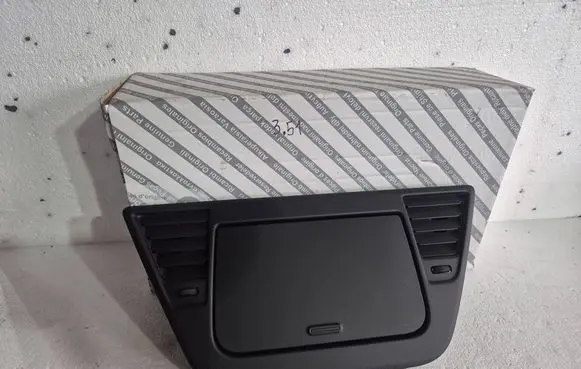 Alfa Romeo Giulietta Glove box 1560914860 156101280 68211083AA