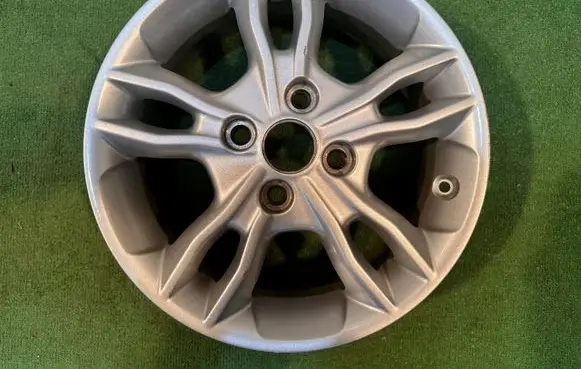 Ford Fiesta R15 alloy rim 