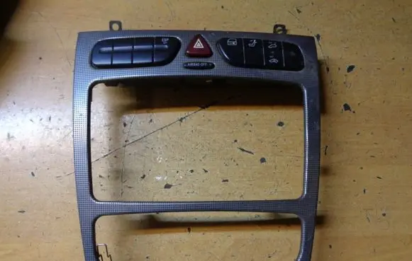 Mercedes-Benz C W203 Radio/GPS head unit trim A2036809039 A2038209310