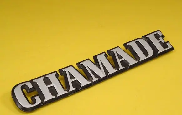 Renault 19 Manufacturers badge/model letters 