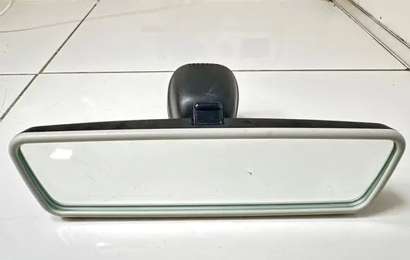 Rear view mirror (interior)
