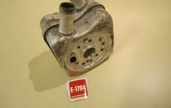 Volkswagen Polo III 6N 6N2 6NF Oil filter mounting bracket 028117021L