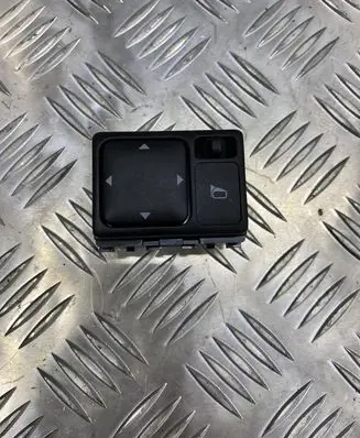 Nissan Note (E11) Wing mirror switch 060517