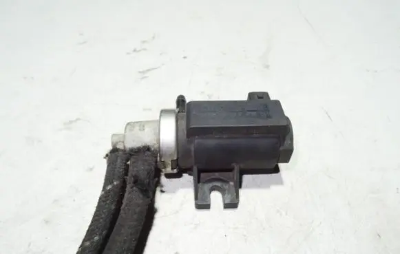 Volkswagen Golf IV Turbo solenoid valve 1H0906627A