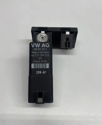 Skoda Superb B6 (3T) Glow plug pre-heat relay 038907281D