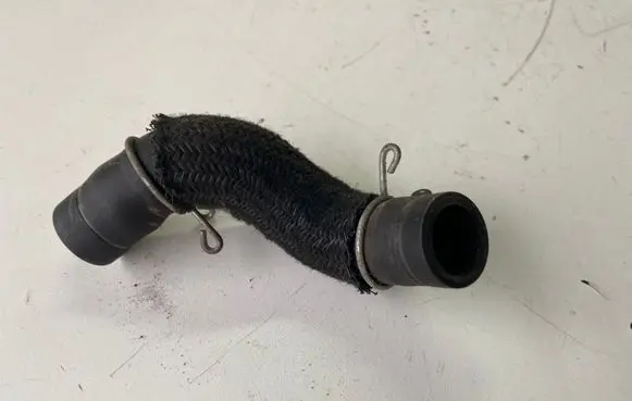 Toyota Avensis T270 Engine coolant pipe/hose