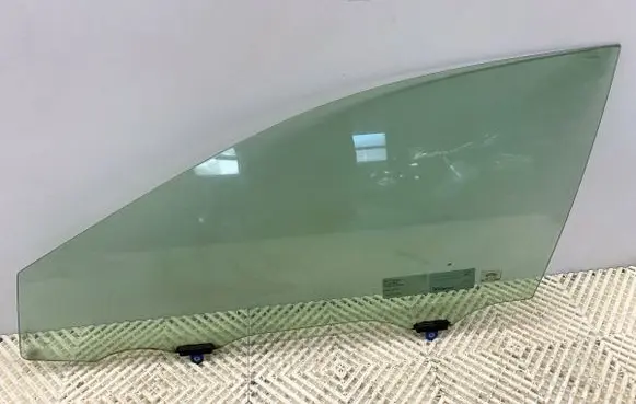Toyota Camry VIII XV70 Front door window glass four-door