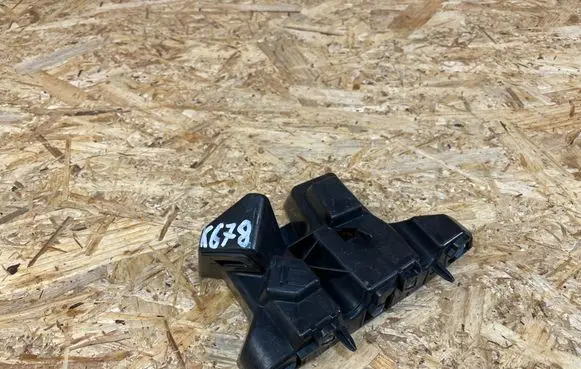Ford Fiesta Front bumper mounting bracket H1BB17D959A1