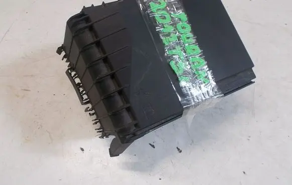 Volkswagen Touran I Fuse box set eabezpieczniki