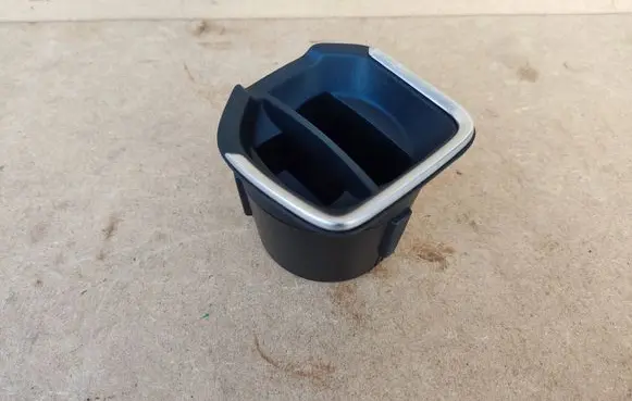 Cup holder front