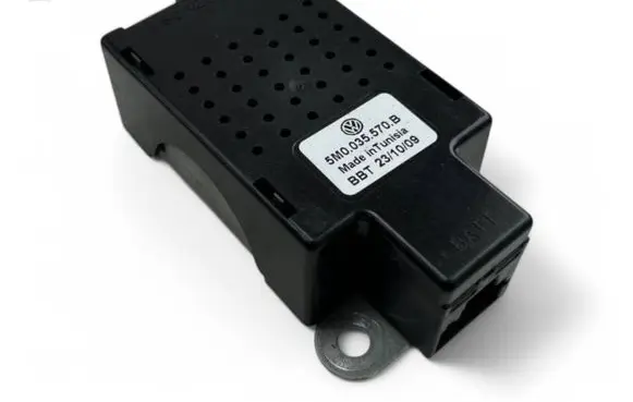 Volkswagen Golf VI Aerial antenna amplifier 5M0035570B
