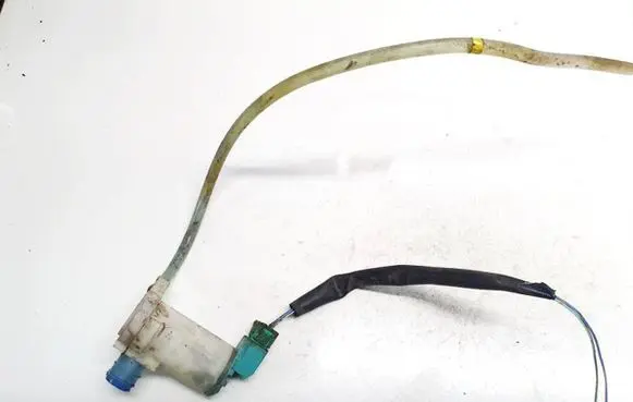 Nissan X-Trail T30 Windscreen/windshield washer pump 2224616a 2224616-a