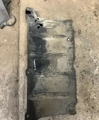 Jeep Grand Cherokee (WK) Engine splash shield/under tray