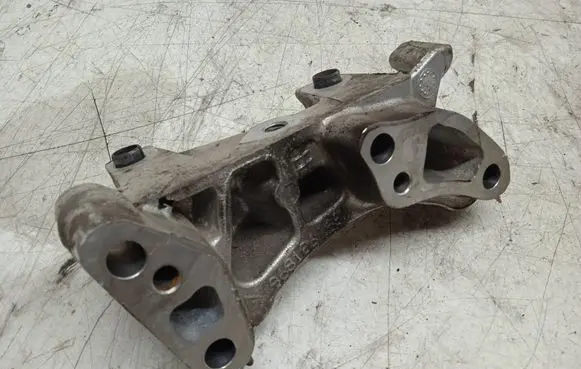 Citroen C4 I Picasso Engine mounting bracket 9681861680