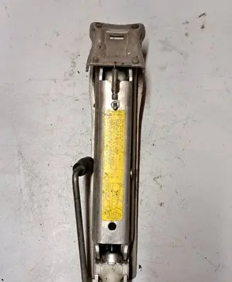 Audi A6 S6 C6 4F Lift Jack 4F0011031