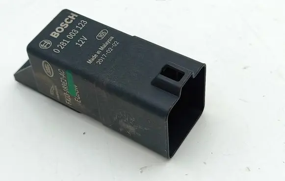 Jaguar F-Pace Glow plug pre-heat relay 0281003123 20170202