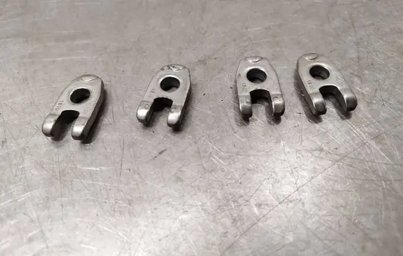 Renault Megane III Fuel Injector clamp holder 1810
