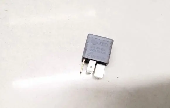 Volkswagen PASSAT B5.5 Other relay 8d0951253