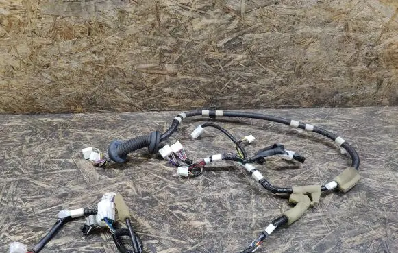 Lexus LS 460 - 600H Front door wiring loom 8215150332