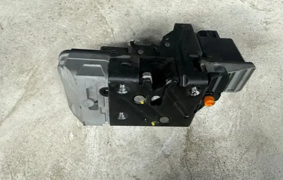Volvo S80 Rear door lock