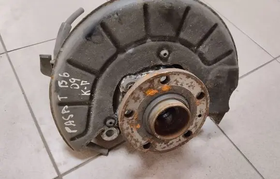 Volkswagen PASSAT B6 Front wheel hub