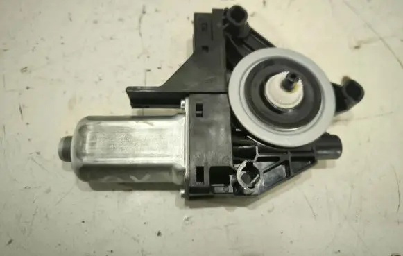 Volvo XC60 Front door window regulator motor WR12718 170317 966268103