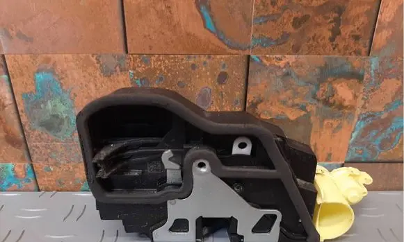 BMW X3 F25 Front door lock 7318412 7202144 7202150
