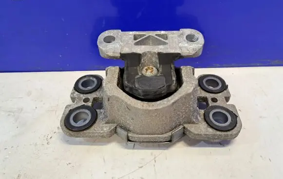Volvo S80 Engine mount bracket 31316875 31277315