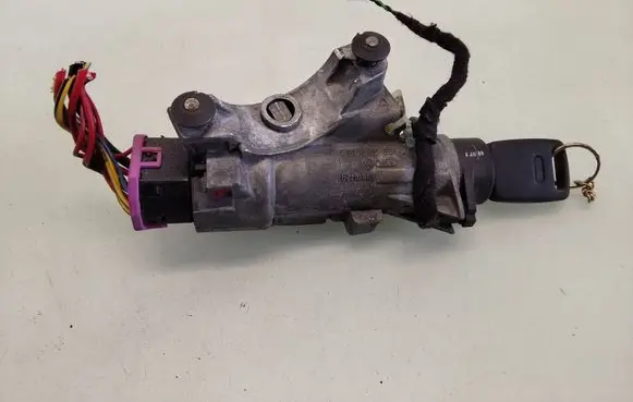 Audi A4 S4 B5 8D Ignition lock 4B0905851